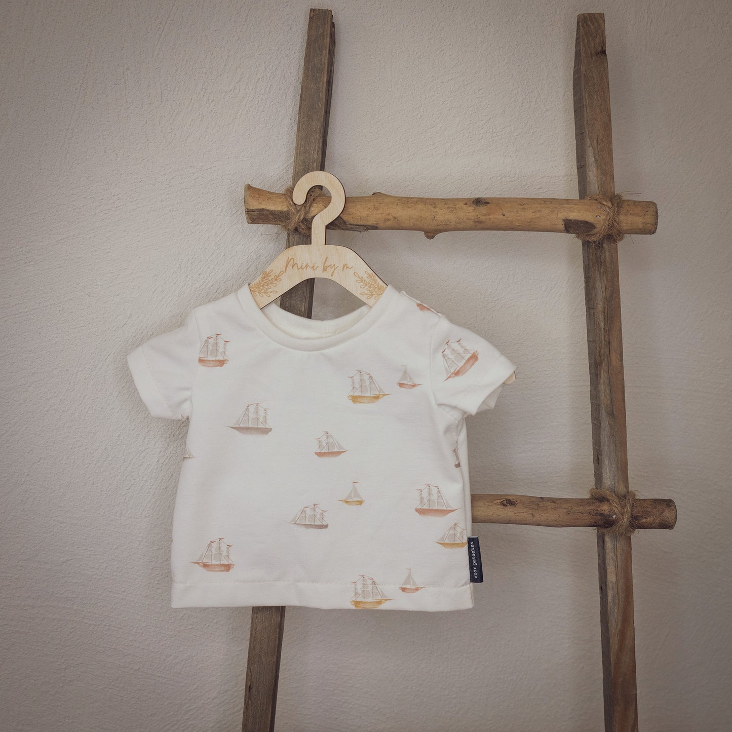 T-shirt boats